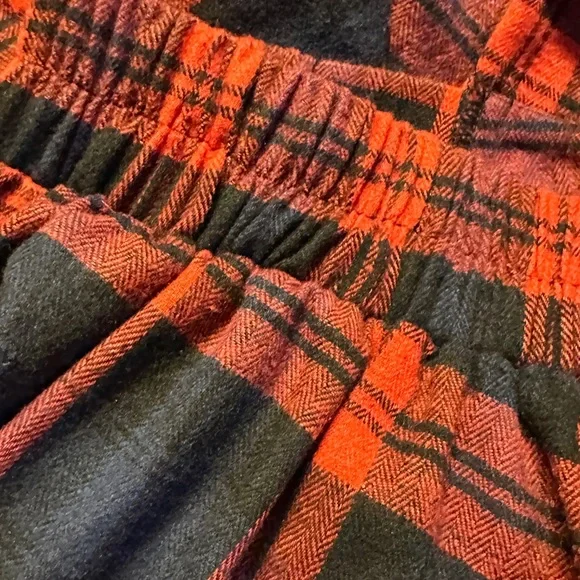 Red, blue and black plaid modern skirt. - Picture 9 of 9